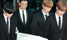 SHINee成员金钟铉出殡，队友捧牌位Super Junior抬棺送别最后一程