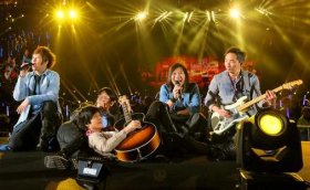 五月天首个香港户外演唱会选址迪士尼 与十万粉丝信守五月之约