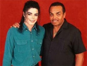迈克尔杰克逊父亲曾被指虐待MJ，孙子正名：媒体妄下定论